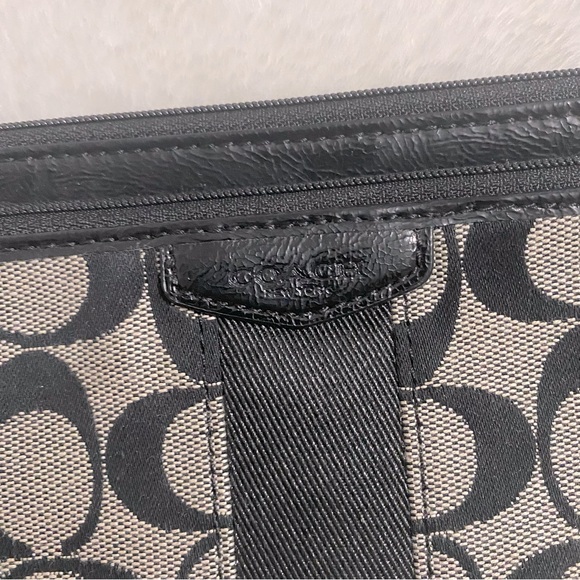 Coach wristlet - Picture 3 of 4